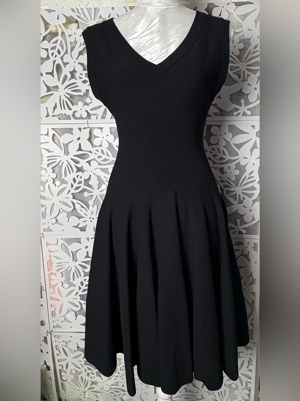 $2,800 Alaïa Viscose-Blend Flared Knit Sleeveless Dress - Size FR 40